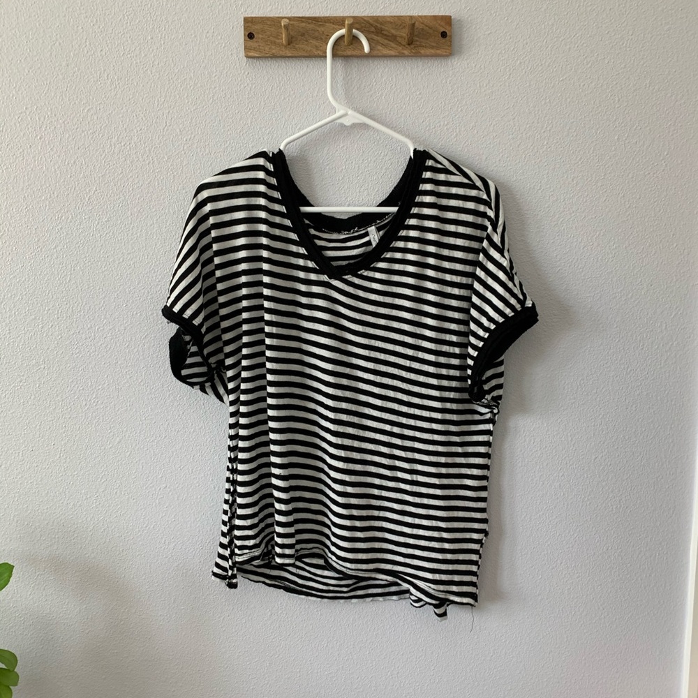 ❗️SALE!! BLACK AND WHITE FLOWY TOP